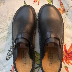 Naot Women's Black Leather Mules